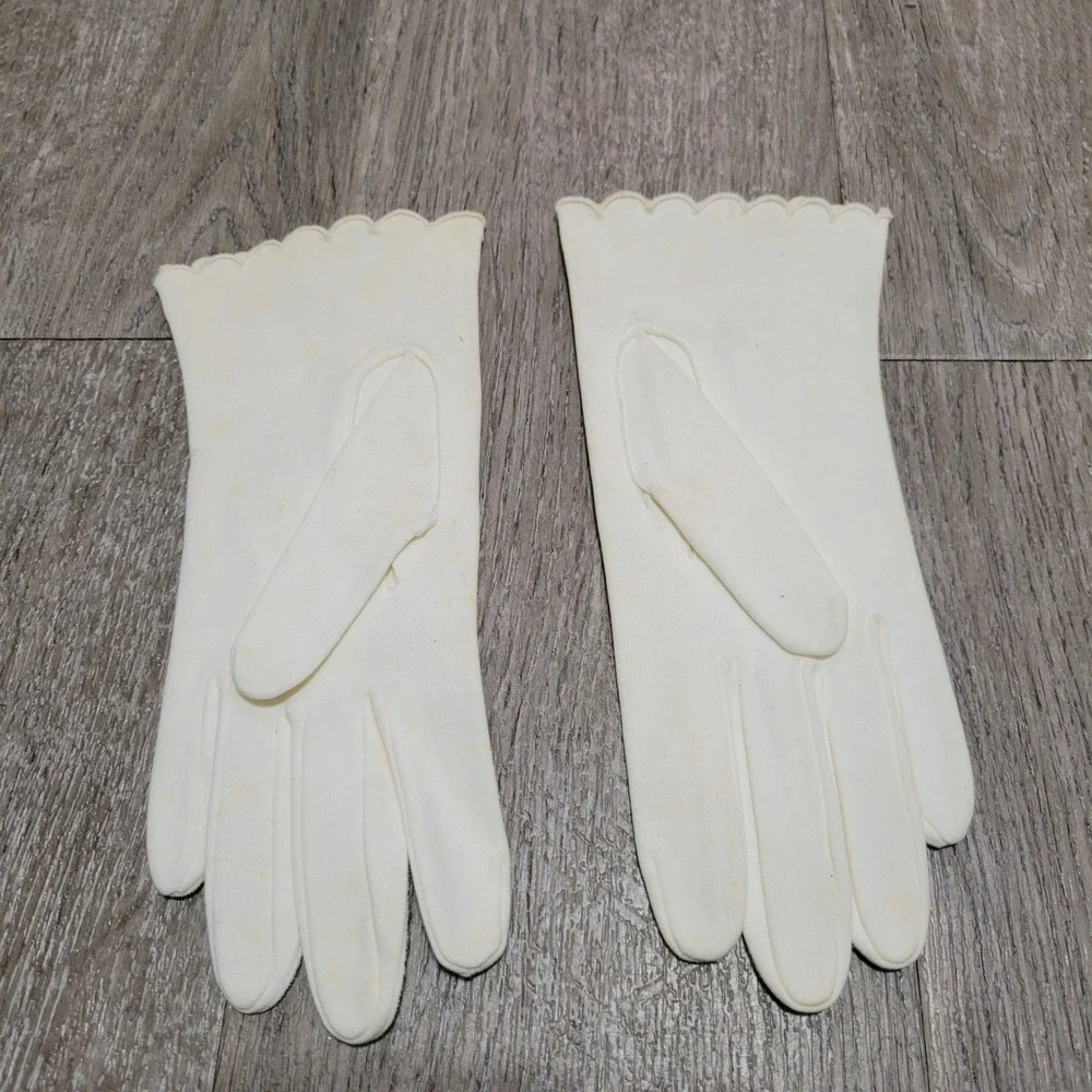 Vintage Dress Gloves Cream Floral Embroidered Scalloped Size 6.5-7_3